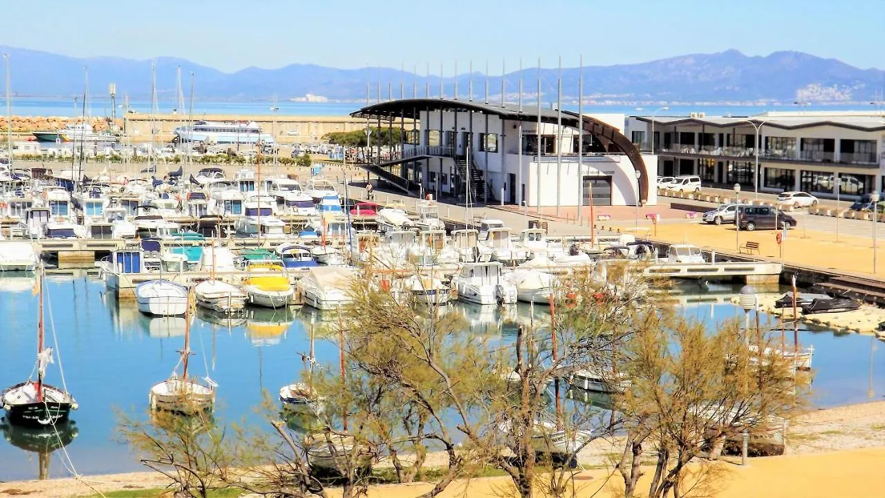 Apartaments Club Nautic L'Escala Apartment